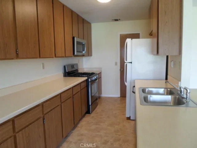 27535 Lakeview Drive 64, Helendale, California 92342