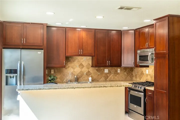 Modern and bright kitchen