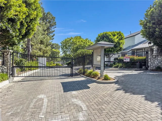 871 W Country View 45, La Habra, California 90631
