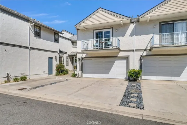 871 W Country View 45, La Habra, California 90631