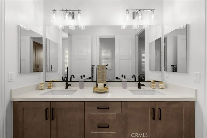 Dual sinks in Jack-n-Jill bathroom