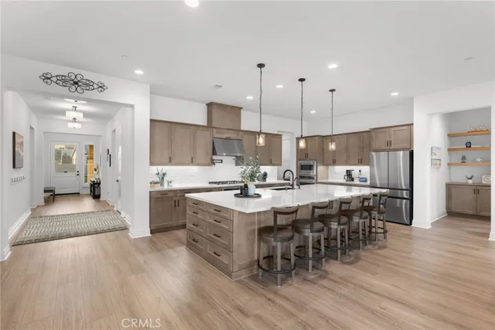 Kitchen with lots of room to cook