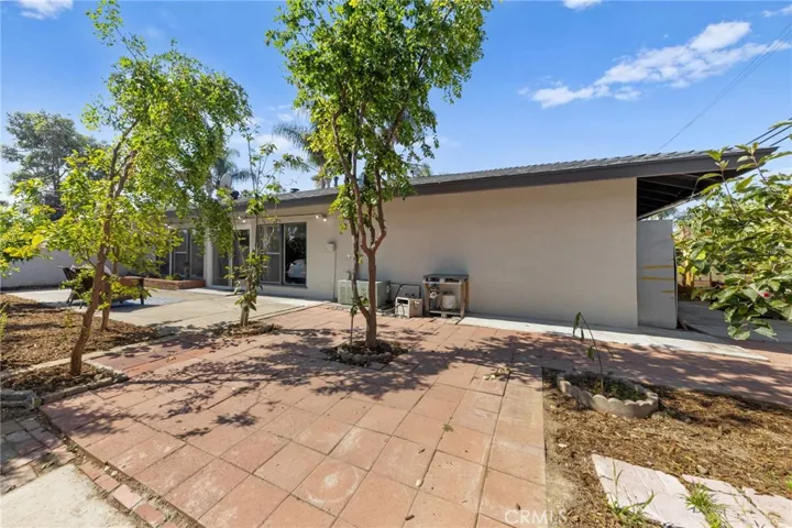 1901 E. 19th St. 3, Santa Ana, California 92705
