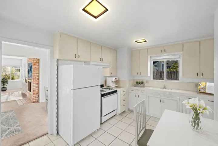 406 10th Street, Pacific Grove, California 93950
