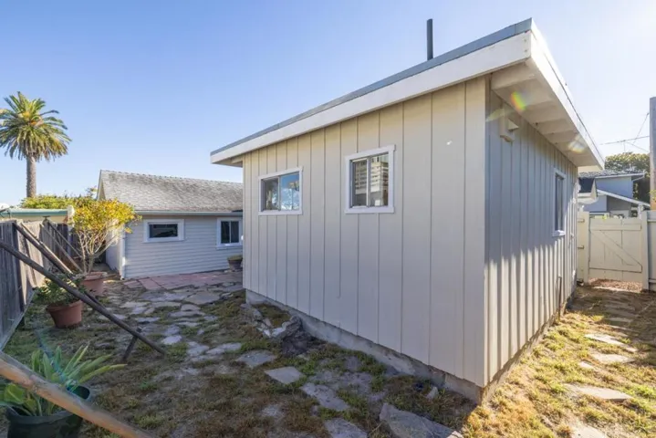 406 10th Street, Pacific Grove, California 93950