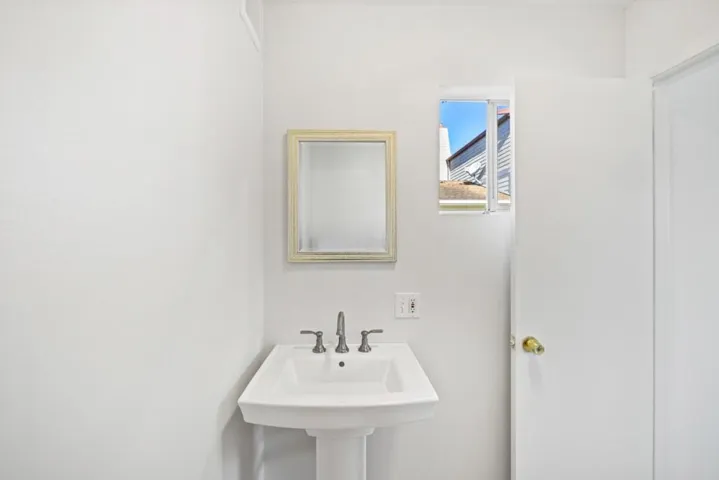 406 10th Street, Pacific Grove, California 93950