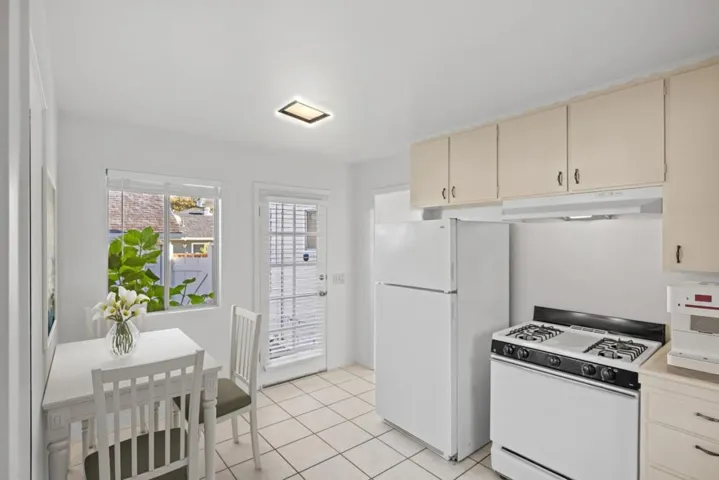 406 10th Street, Pacific Grove, California 93950