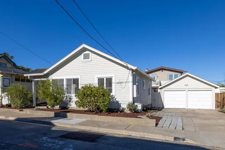 406 10th Street, Pacific Grove, California 93950
