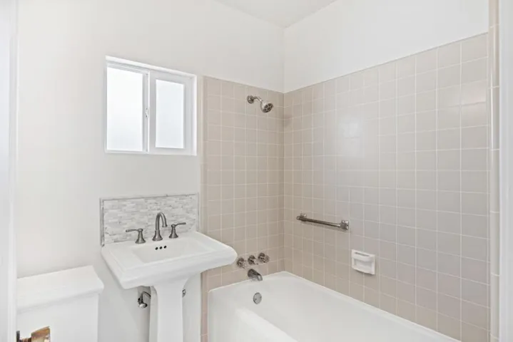 406 10th Street, Pacific Grove, California 93950
