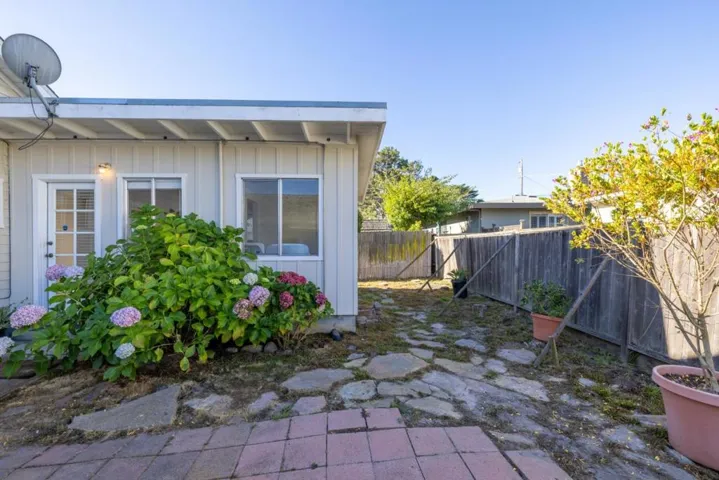 406 10th Street, Pacific Grove, California 93950