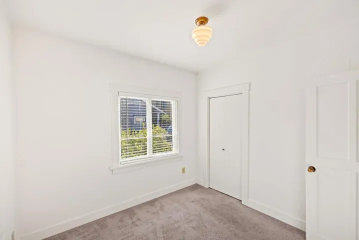 406 10th Street, Pacific Grove, California 93950