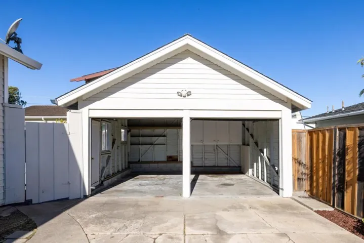 406 10th Street, Pacific Grove, California 93950