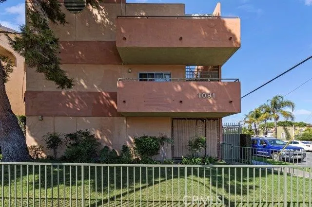 2422 E 11th Street, Long Beach, California 90804