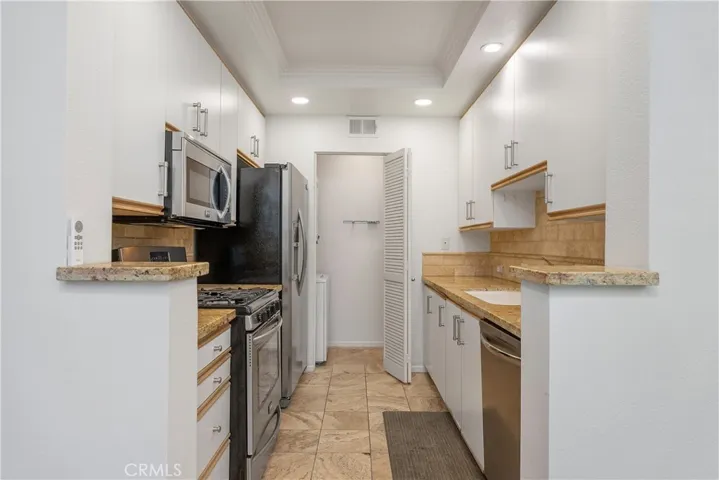 16 Villa Point Drive, Newport Beach, California 92660