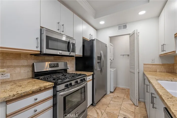 16 Villa Point Drive, Newport Beach, California 92660