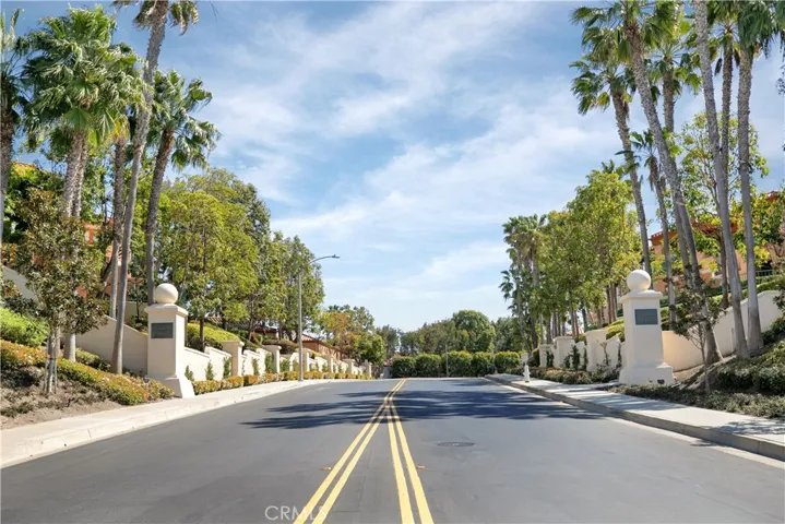 16 Villa Point Drive, Newport Beach, California 92660