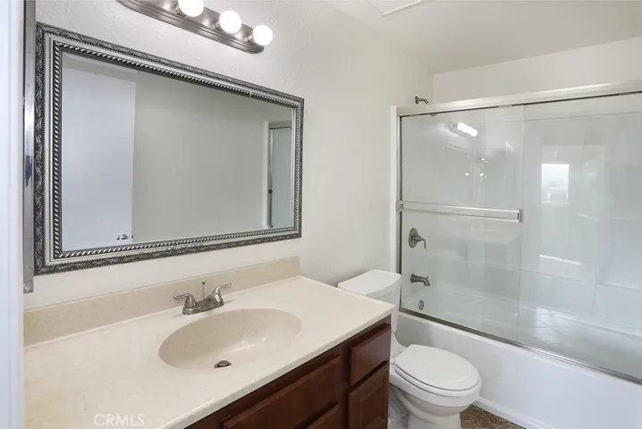 Upstairs Hall Bath Room
