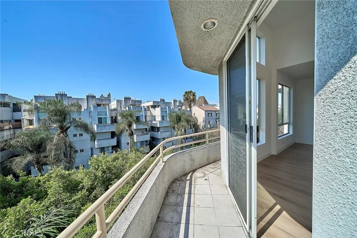 500 S Berendo Street 422, Los Angeles, California 90020