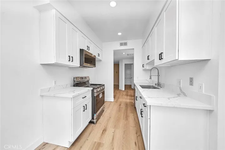 500 S Berendo Street 422, Los Angeles, California 90020