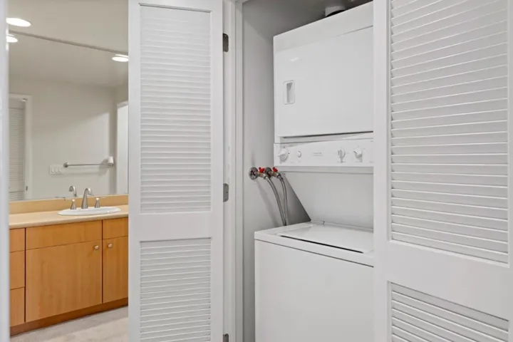 130 E San Fernando Street 514, San Jose, California 95112