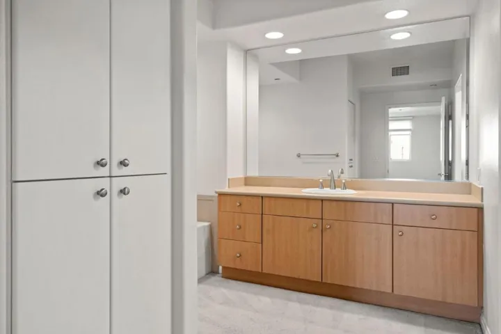 130 E San Fernando Street 514, San Jose, California 95112