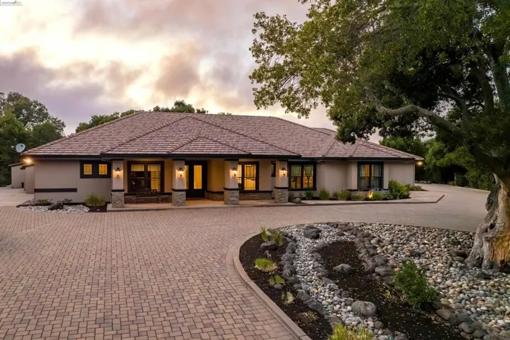 621 Bear Oaks Ln, Martinez, California 94553