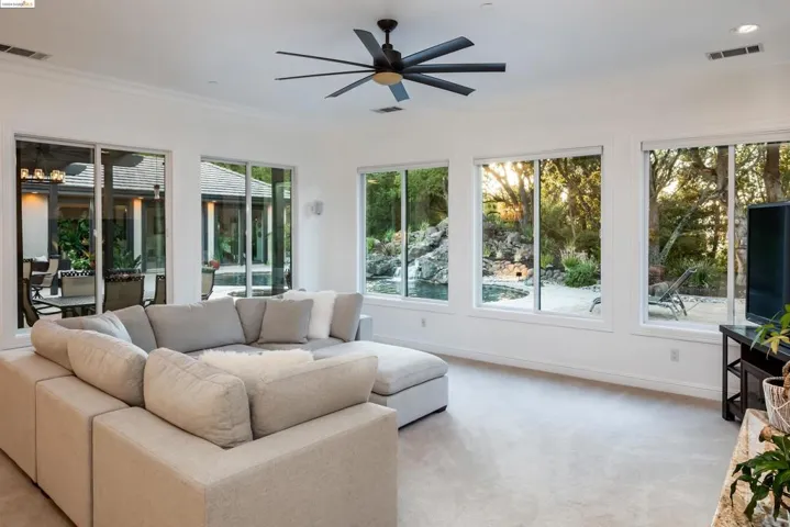 621 Bear Oaks Ln, Martinez, California 94553