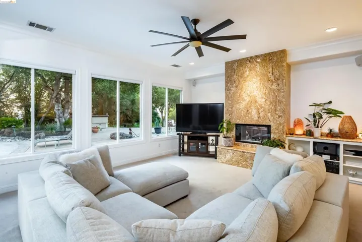 621 Bear Oaks Ln, Martinez, California 94553