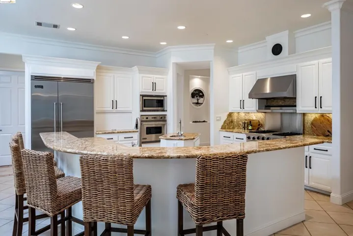 621 Bear Oaks Ln, Martinez, California 94553