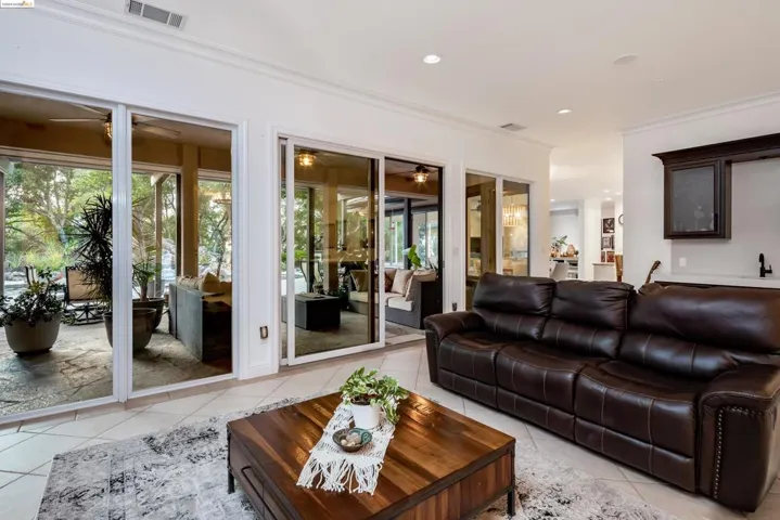 621 Bear Oaks Ln, Martinez, California 94553