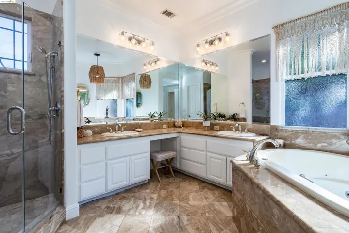 621 Bear Oaks Ln, Martinez, California 94553