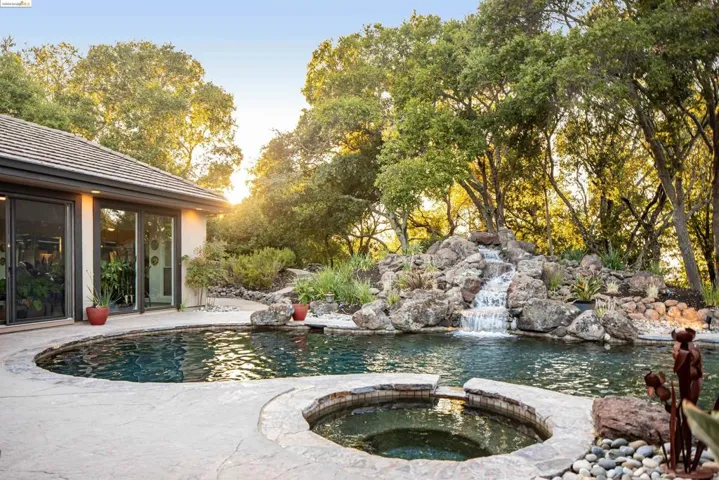 621 Bear Oaks Ln, Martinez, California 94553