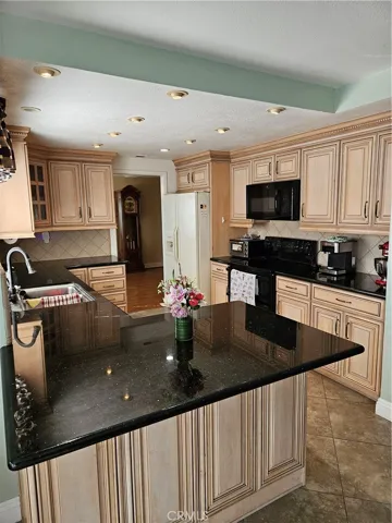 Open and bright kitchen.