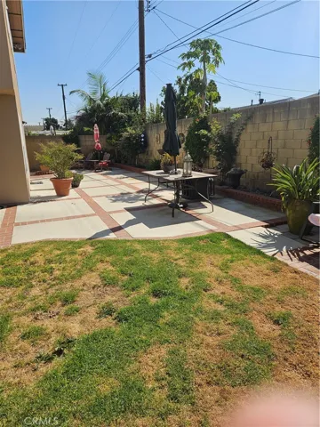 Another back yard view.