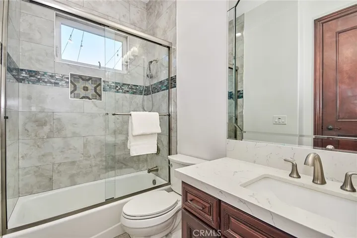 Guest Room Full Bath