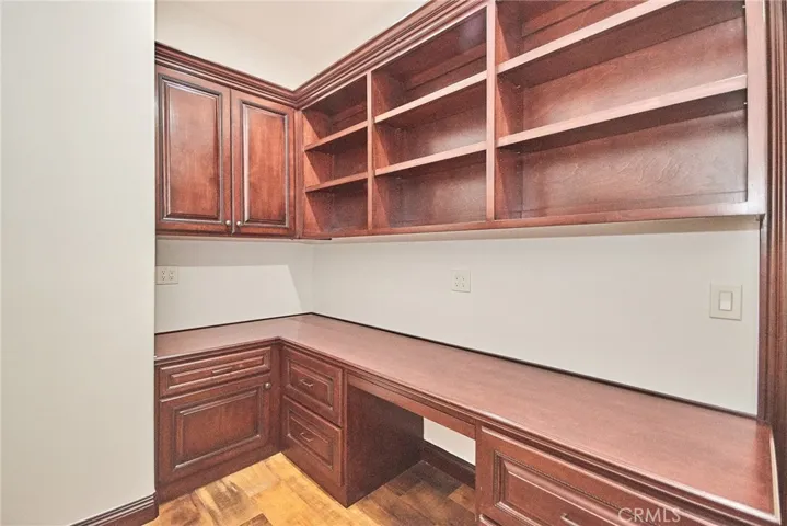 Walk-in Pantry