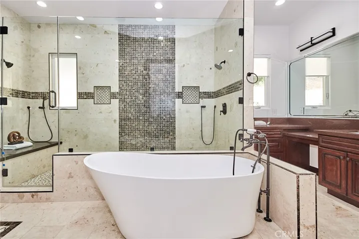 Master Free Standing Bath Tub