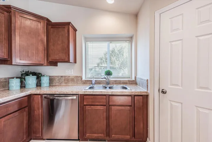 2696 Pueblo Creek, Hayward, California 94545