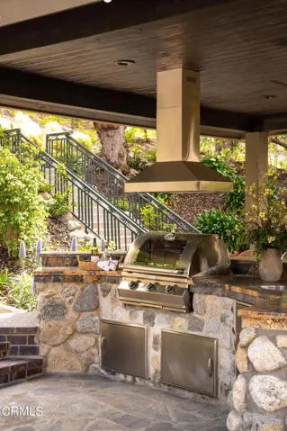 Outdoor Kitchen