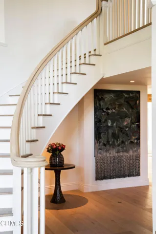 STUNNING STAIRCASE