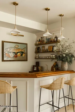 Walk-in Wet Bar