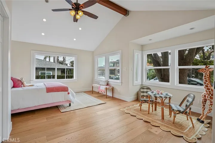 2nd view of the front bedroom...  yes, it's grand!