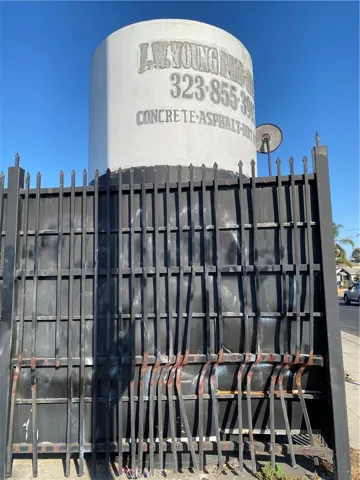 1560 109, Los Angeles, California 90059