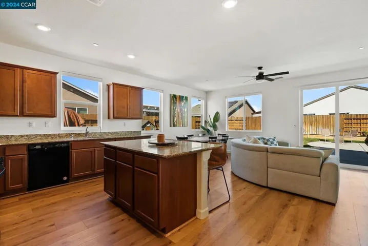 OPEN KITCHEN