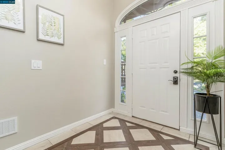 9 Oak Ln, Fairfield, California 94534
