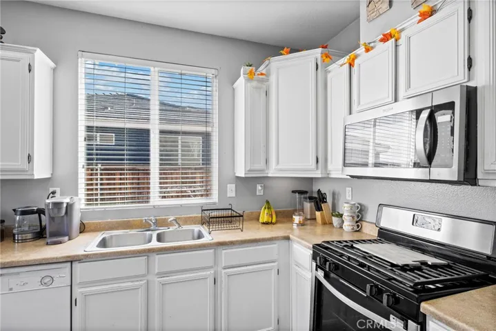 15645 Red Oak, Victorville, California 92394