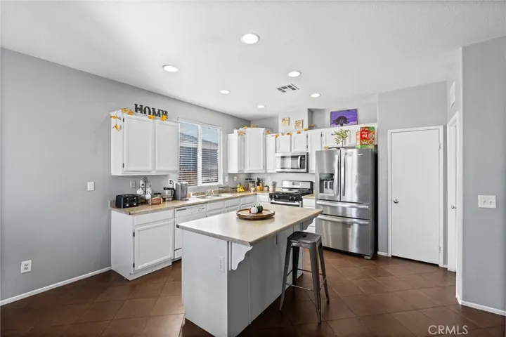 15645 Red Oak, Victorville, California 92394