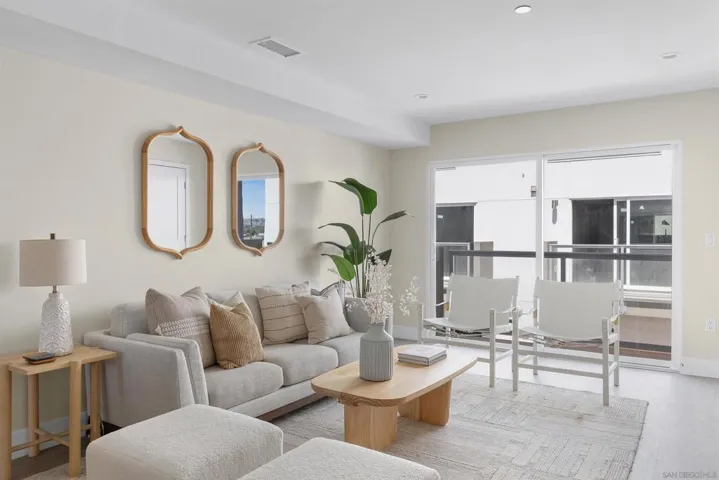 1952 Hornblend St 6, San Diego, California 92109