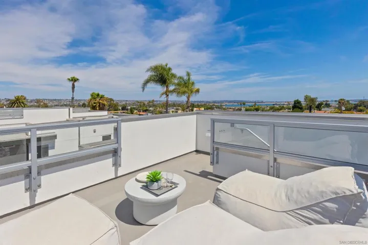 1952 Hornblend St 6, San Diego, California 92109