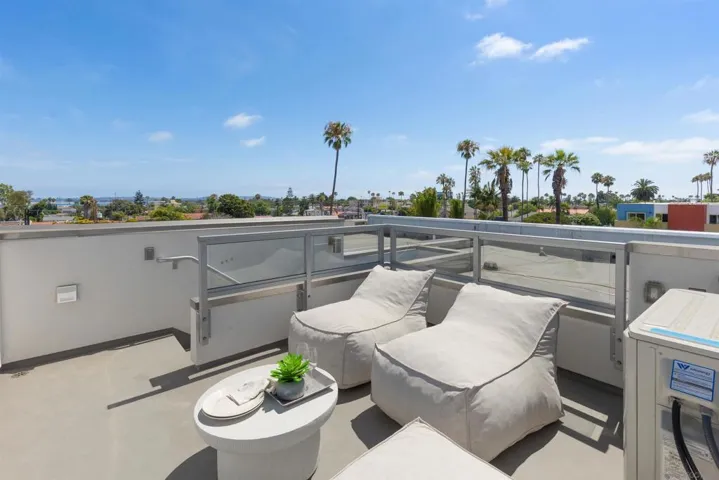 1952 Hornblend St 6, San Diego, California 92109